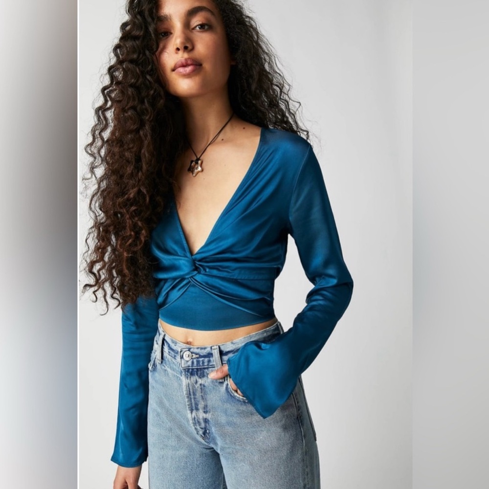 NWT Free People Women’s V-Neck Miraya Top Crop Twist Front in Corsair Size Small